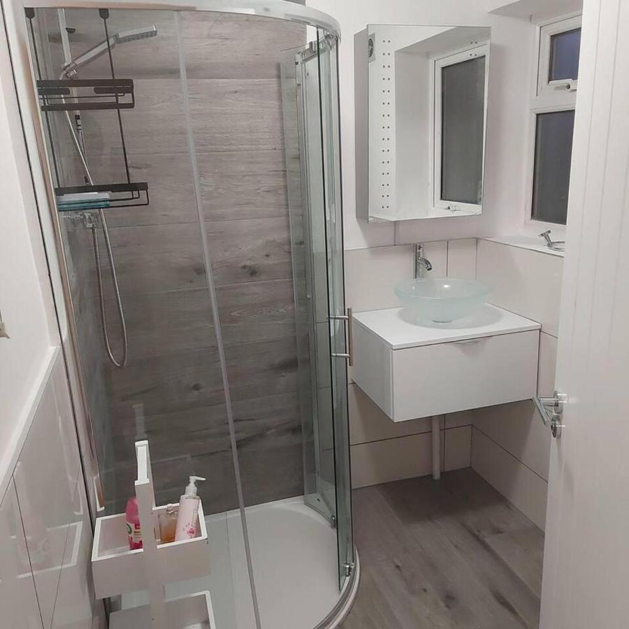 Lovely & Beautiful 2 Bed-Apartment In 博勒姆伍德 外观 照片