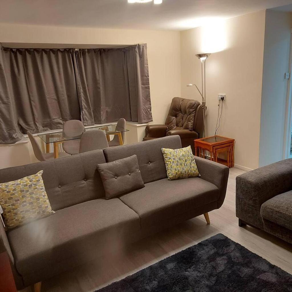 Lovely & Beautiful 2 Bed-Apartment In 博勒姆伍德 外观 照片